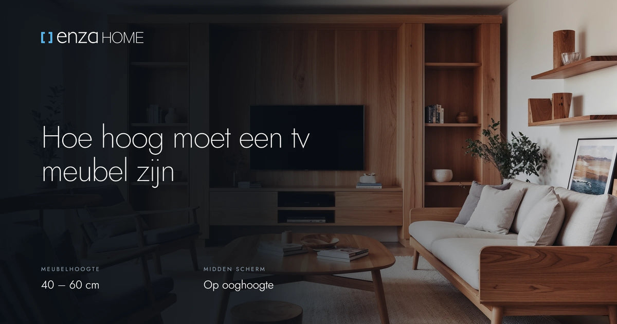 Woonkamer met een houten tv wand, de televisie op ooghoogte vanaf de bank en een meubelhoogte van 40 tot 60 cm