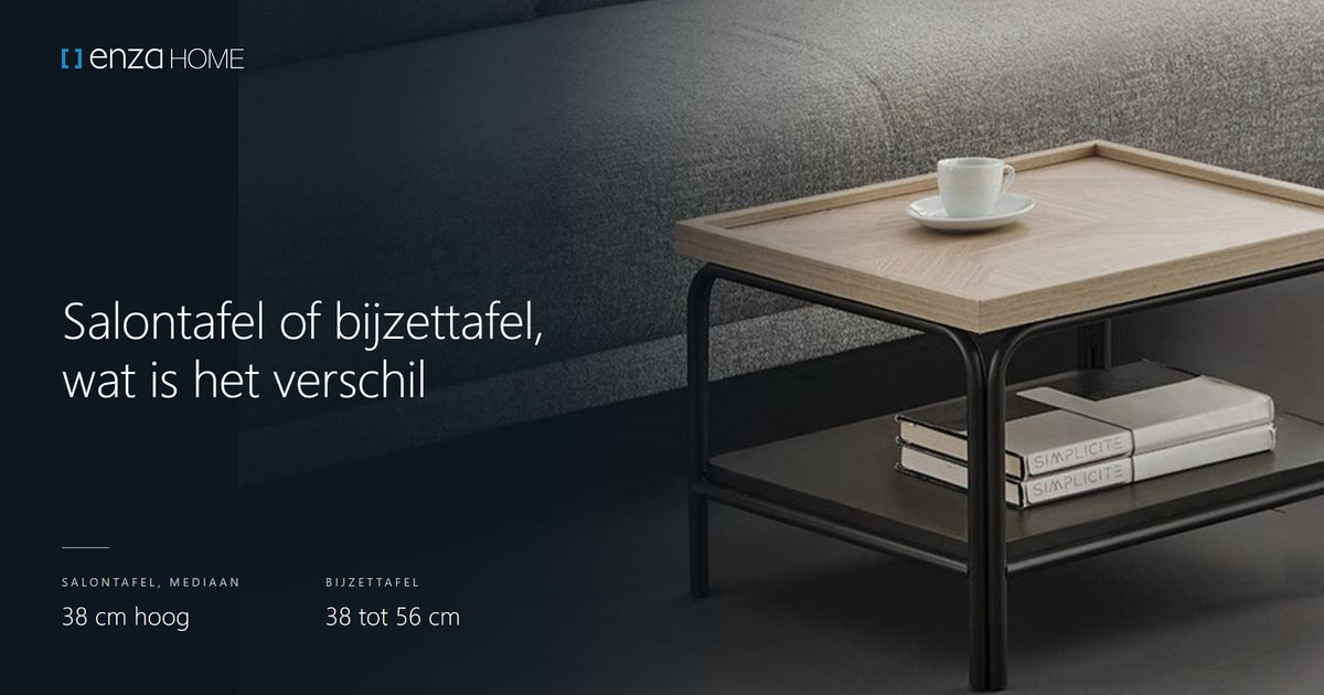 Lage salontafel en een hogere bijzettafel naast elkaar in een woonkamer