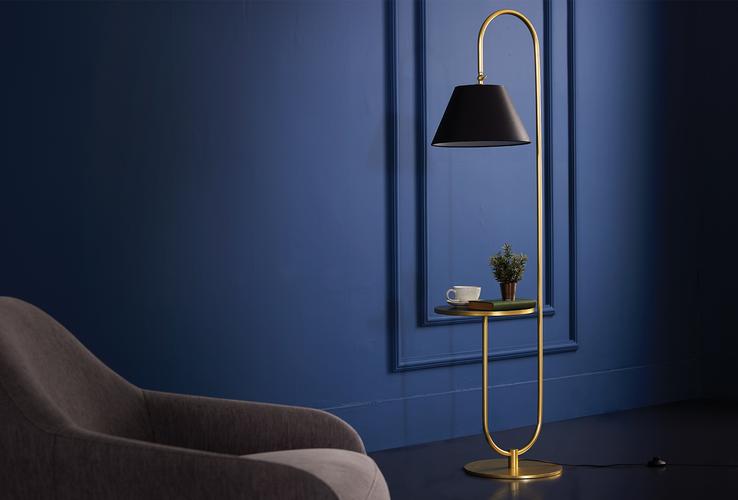 Epic Vloerlamp met tafel Zwart