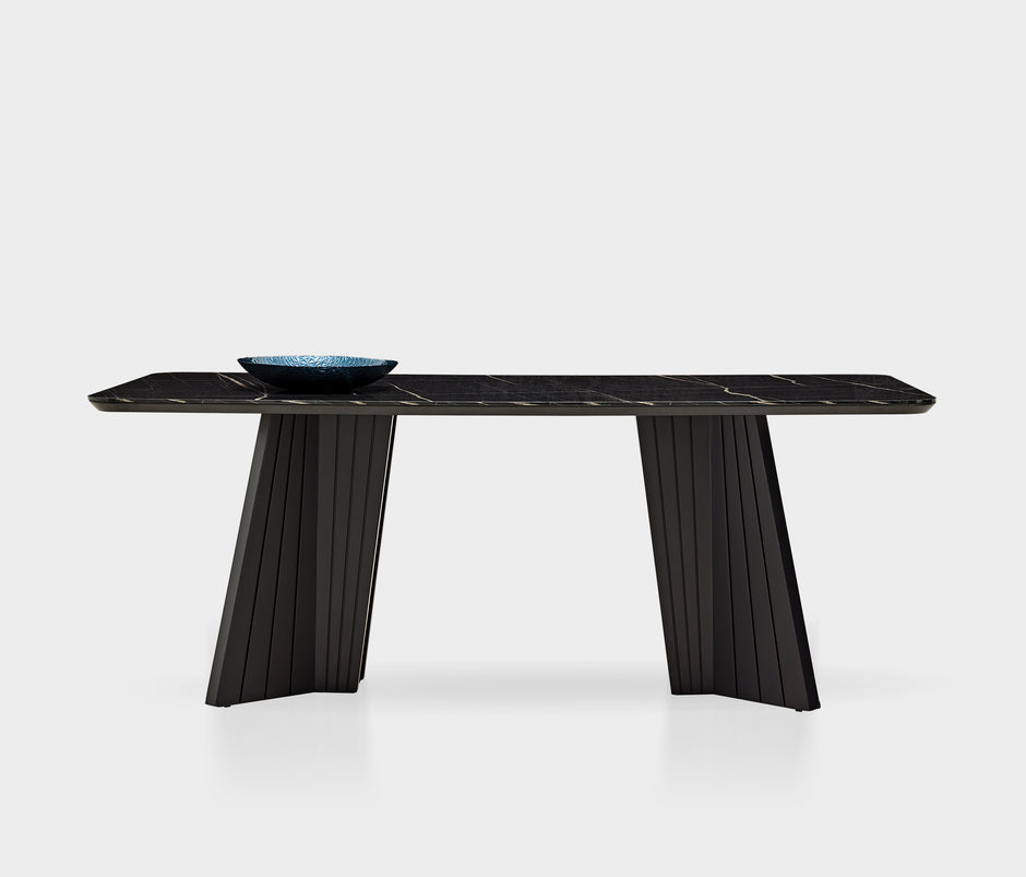 Riga Eettafel met MDF Poten