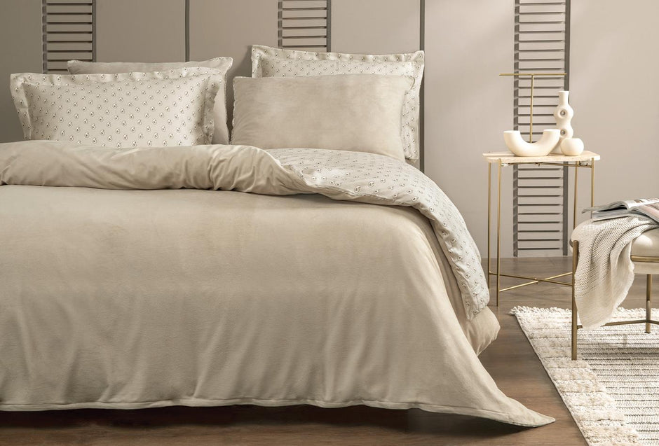 Charme Arwin Taupe Fluweel Saten Dekbedovertrekset Tweepersoons
